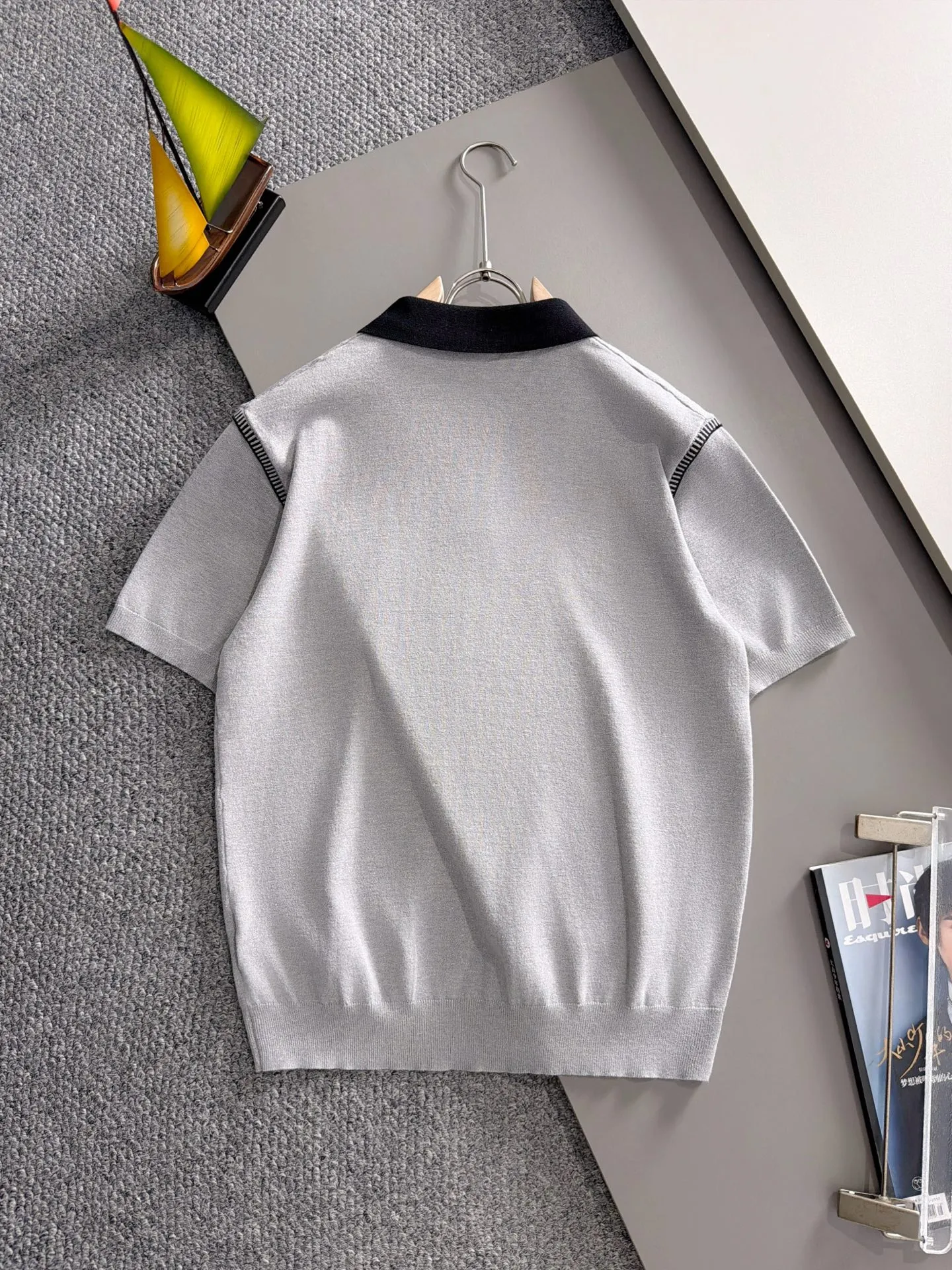 LP high quality Loro Piana 26ss New Arrival men's short-sleeved knitted T-shirt. Made of combed cotton yarn knitted cotton fabric, no pressure when entering and exiting the counter. Exclusive control of raw materials. It feels substantial when weighed, and the upper body is more textured than ordinary T-shirts. This texture can handle the weather easily and is suitable for both hot and cold! Loose fit design, looks noble. The only correct version is available Size: M to 4XL